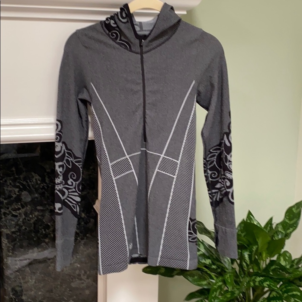 Athleta Gray/Black Run Hoodie EUC Size Small